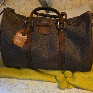 Wings New York Elegant Brown Patterned overnight Bag.